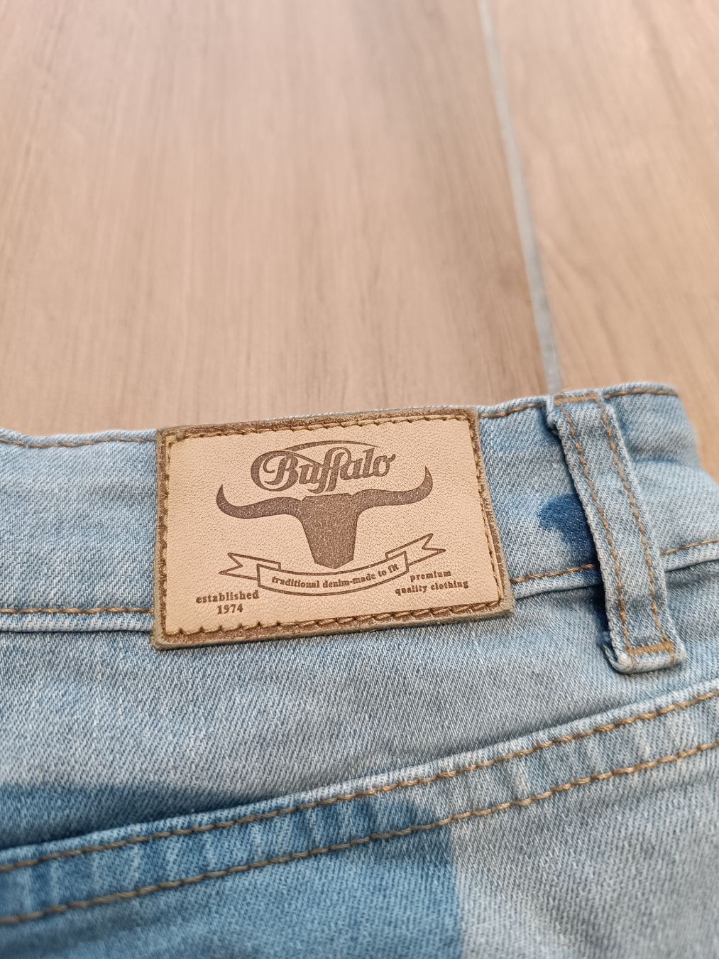 Buffalo Pantaloni: Shorts von Buffalo – Usato da Wolfwil venduto da SecondOwner 2