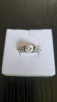 Funkelnder Ring, mit Zirkonia Steinen, Grösse 58