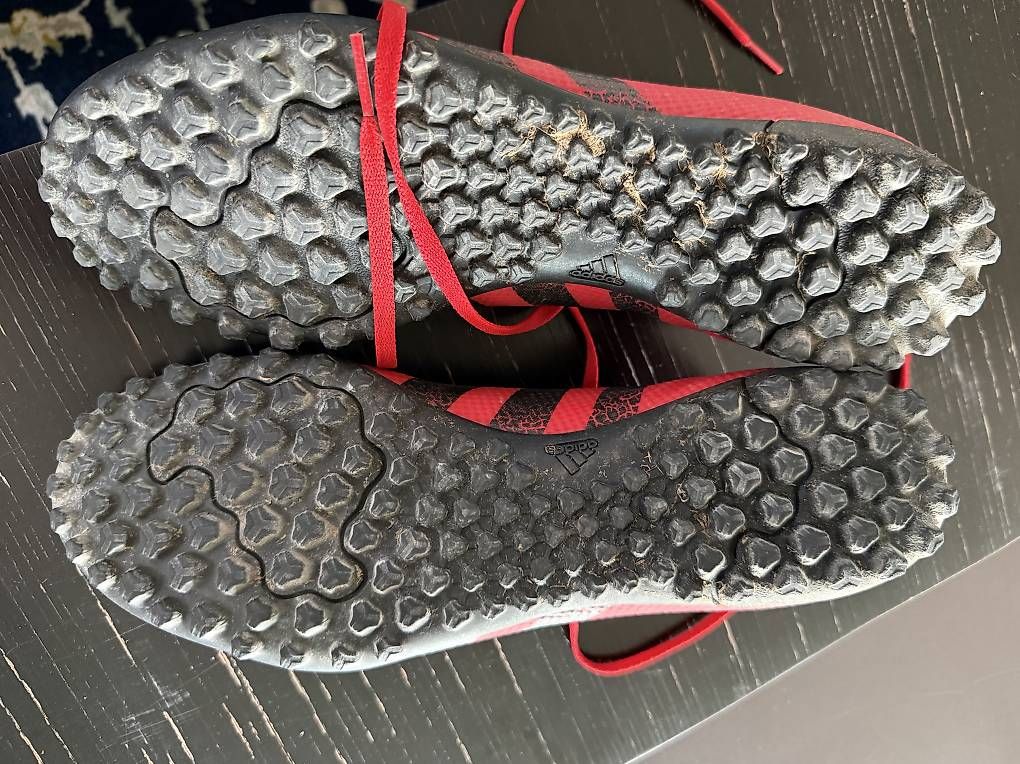 Adidas Scarpe da uomo: Adidas Predator Club Turf - 45 – Usato da Zumikon venduto da flag3 3
