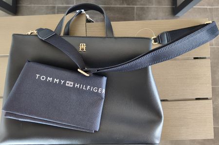 Sac à main Tommy Hilfiger bleu marine neuf avec étiquette