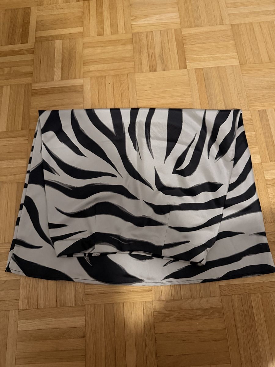 Jupes:  Zebra Muster Grösse XS neu – Neuf (Voir description) à Dietikon par nnelzv7 2