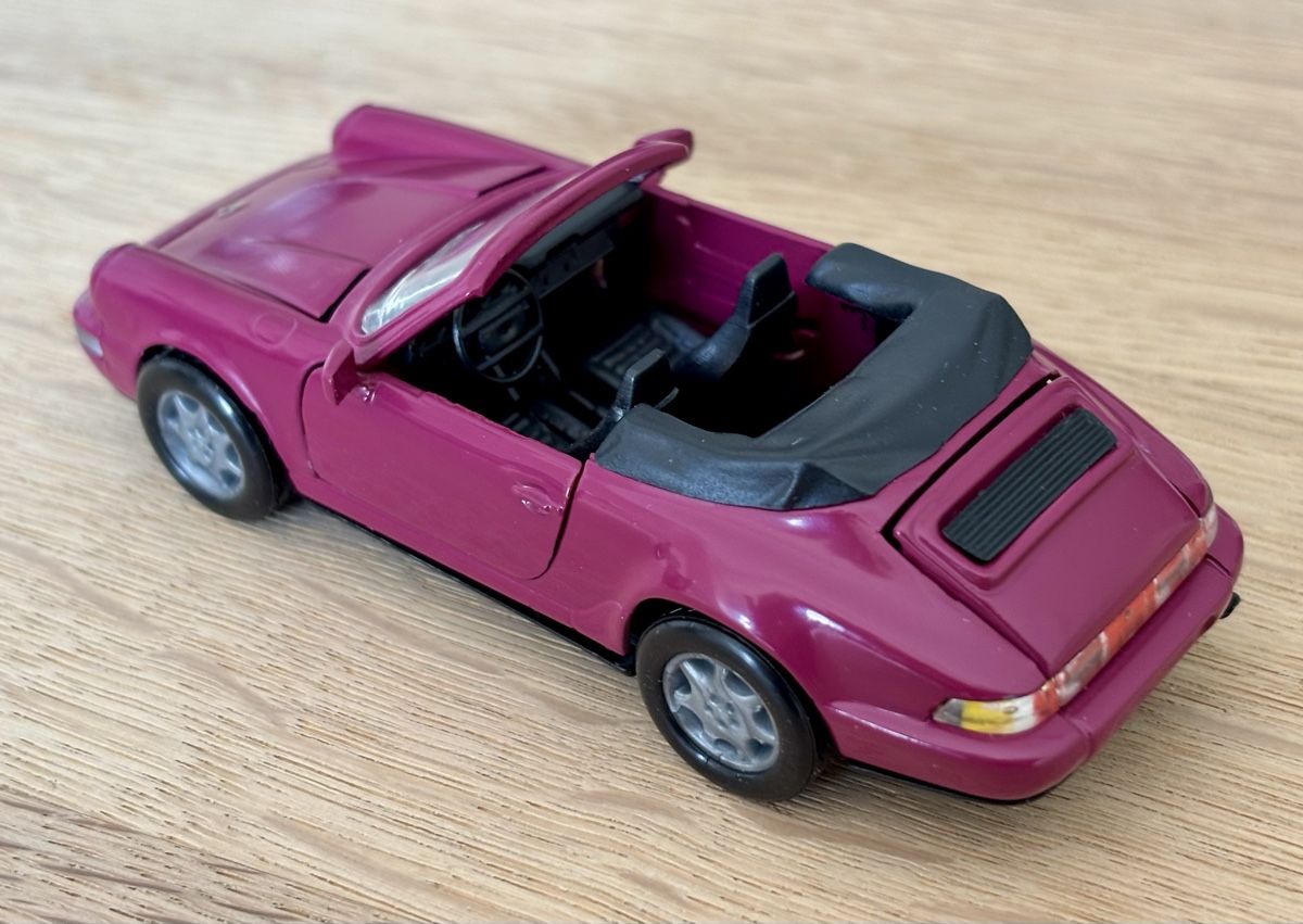 Porsche Modellautos: 1 Porsche 911 Cabriolet**1:43**NZG** – Gebraucht aus Volketswil von Car6 2