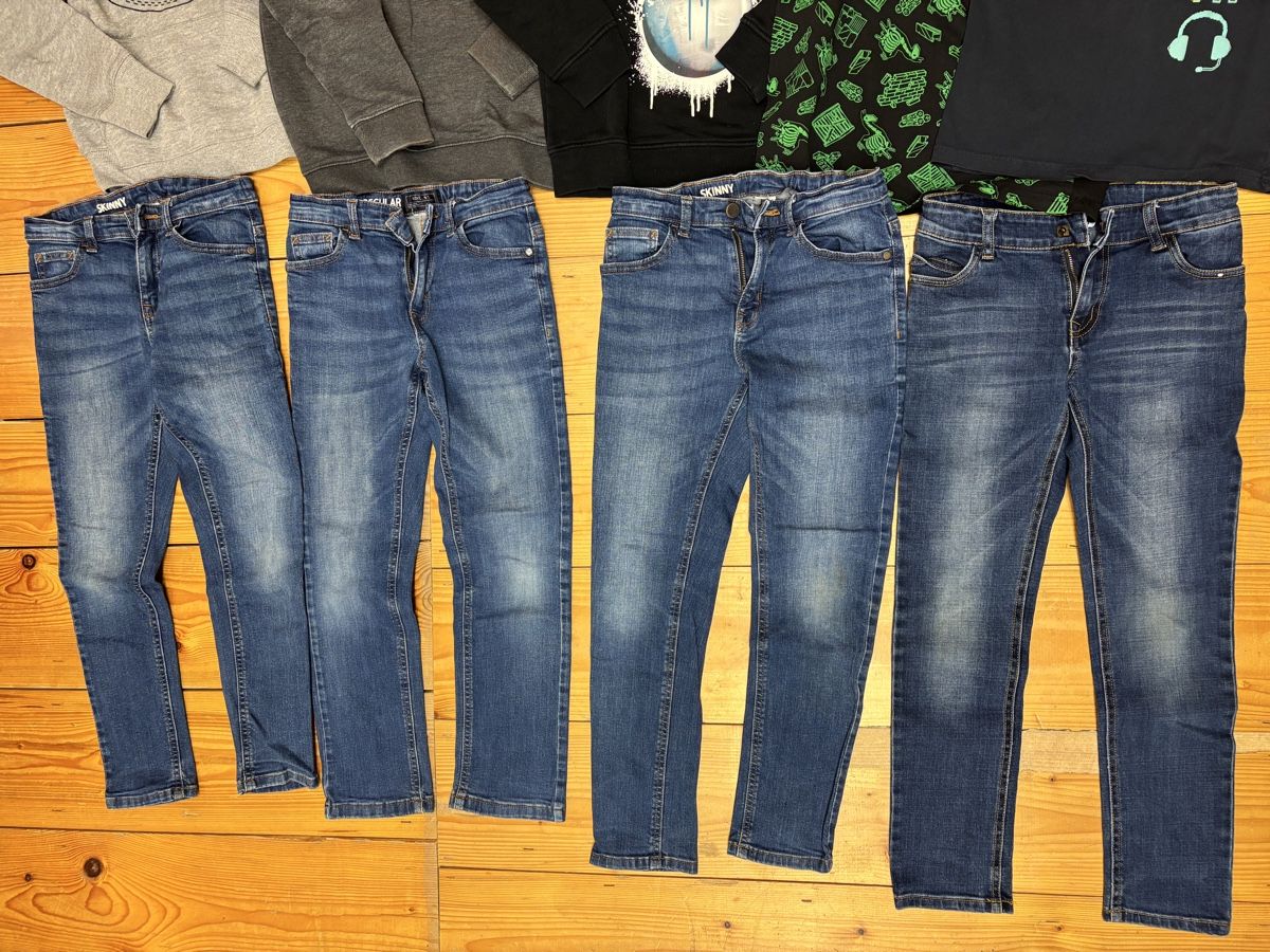 Lotti & Set di vestiti: Kleiderpaket Jungs, Grösse 134 – Usato da Büren an der Aare venduto da Nikito2001 2