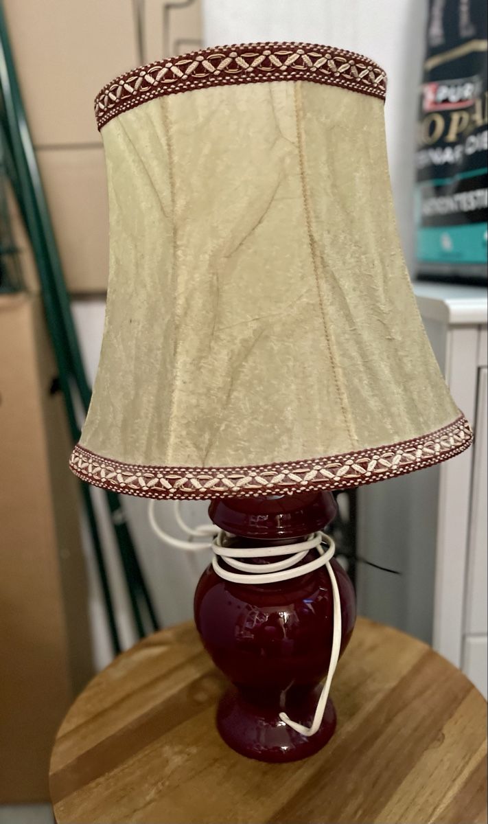 Lampade: Antike Tischlampe – Usato da Meikirch venduto da Hilfe_Waisentiere