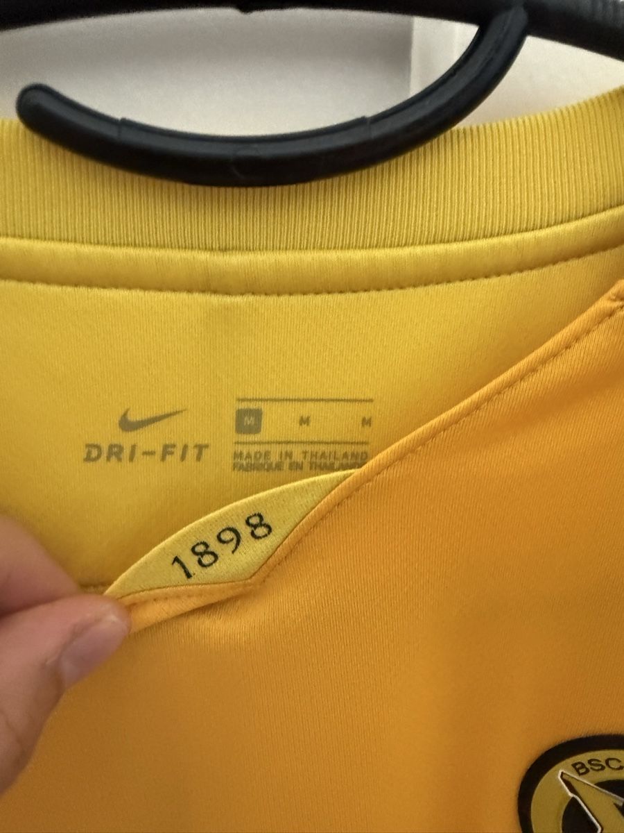 Young Boys Canottiere & Pantaloni: YB Trikot 2017/2018 Grösse M – Usato da Bern venduto da Tottigoal1 3