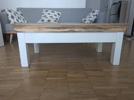 Sofatisch aus Holz / Wooden living room table