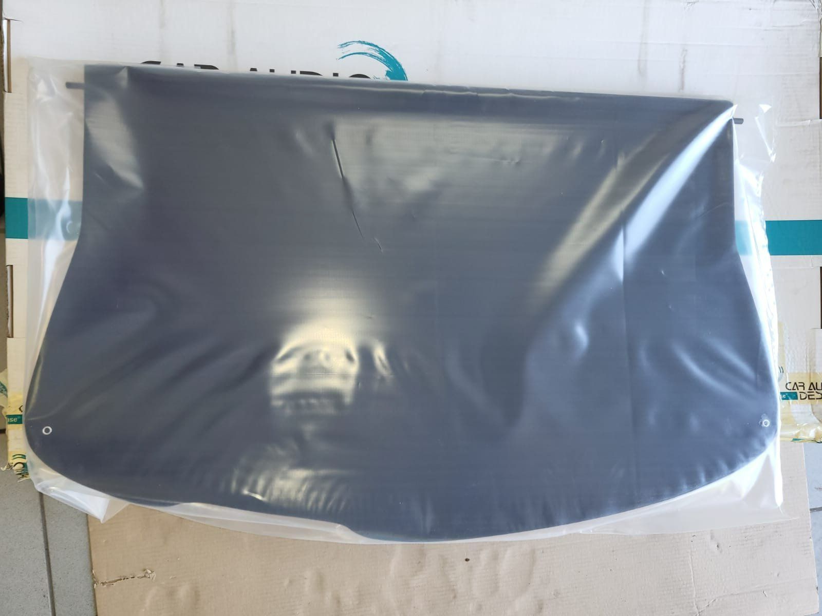 Ford Tutti pezzi di ricambio auto: Ford Escort Adapterrahmen Heckablage mit Stoffbezug – Usato da Tägerig venduto da Cellito 2