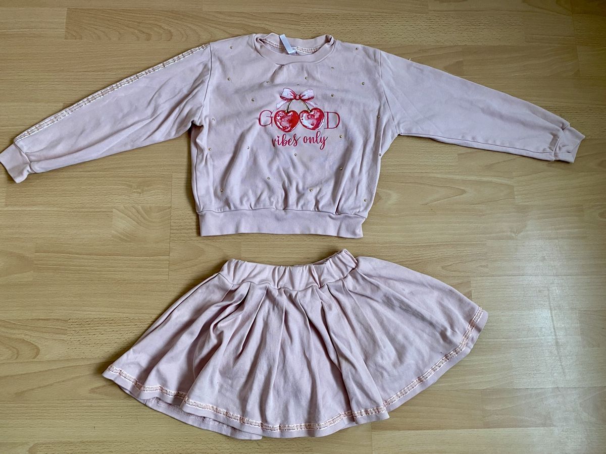 Lotti & Set di vestiti: 5. Mädchen Kleiderpaket Grösse 122/128 – Usato da Brütten venduto da Acutis2006 2