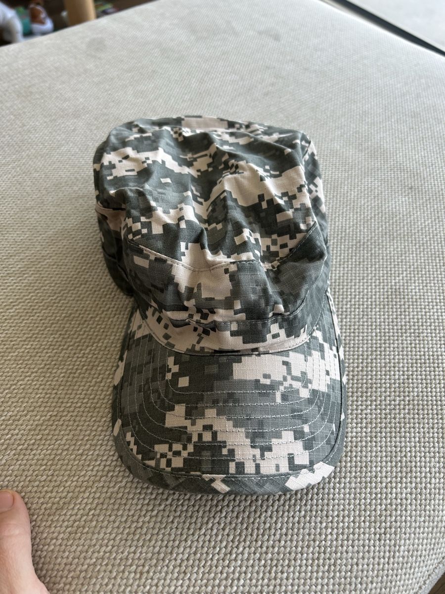 Copricapi, berretti & cappellini: 2 new army hats size 60 and L  – Nuovo (secondo la descrizione) da Epalinges venduto da kat_lyp6 2