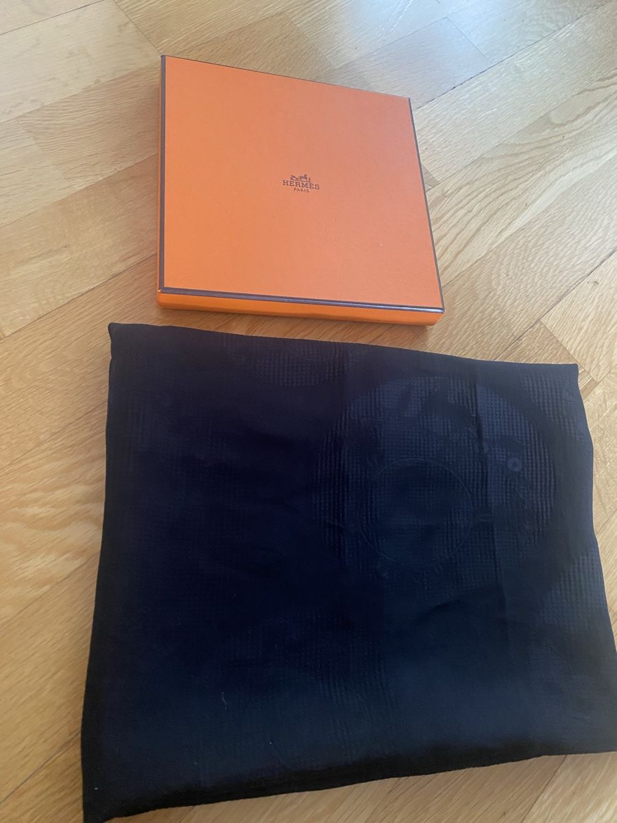 Hermès Foulard & Sciarpe: Hermès Silk Scarf, Black, Pristine Condition, Box Incl. – Nuovo (secondo la descrizione) da Herrliberg venduto da non_5qdb 1
