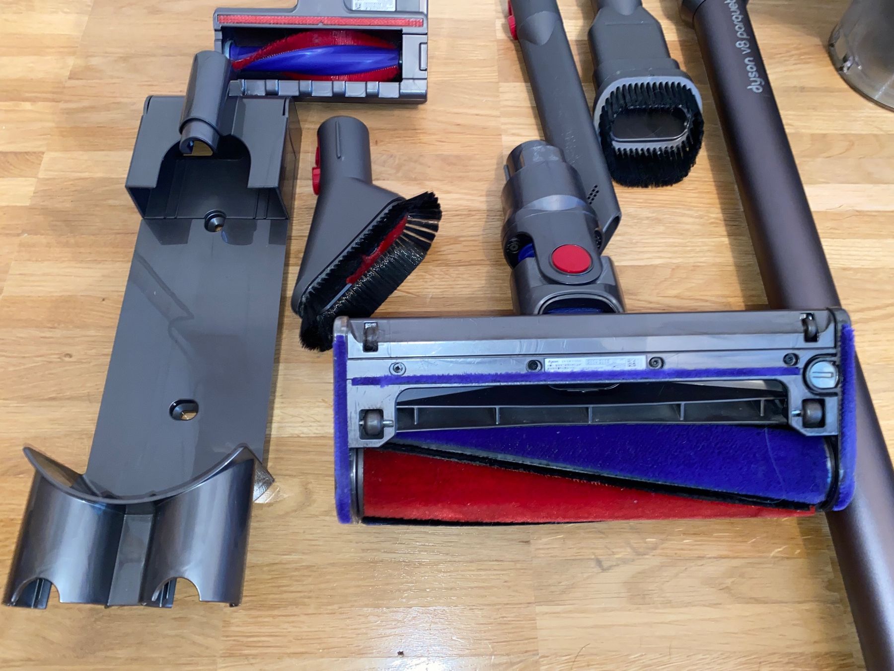 Dyson Aspirapolveri & Accessori: Dyson V8 Parquet - Staubsauger – Usato da Rotkreuz venduto da mia_dc2r 2