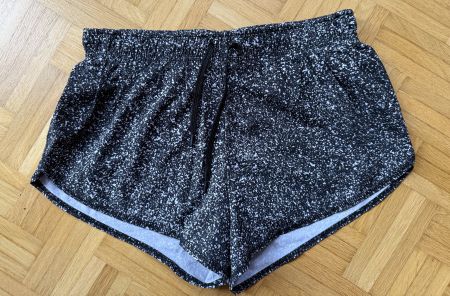 Laufshorts Grösse M, neuwertig, ideal für den Sommer!