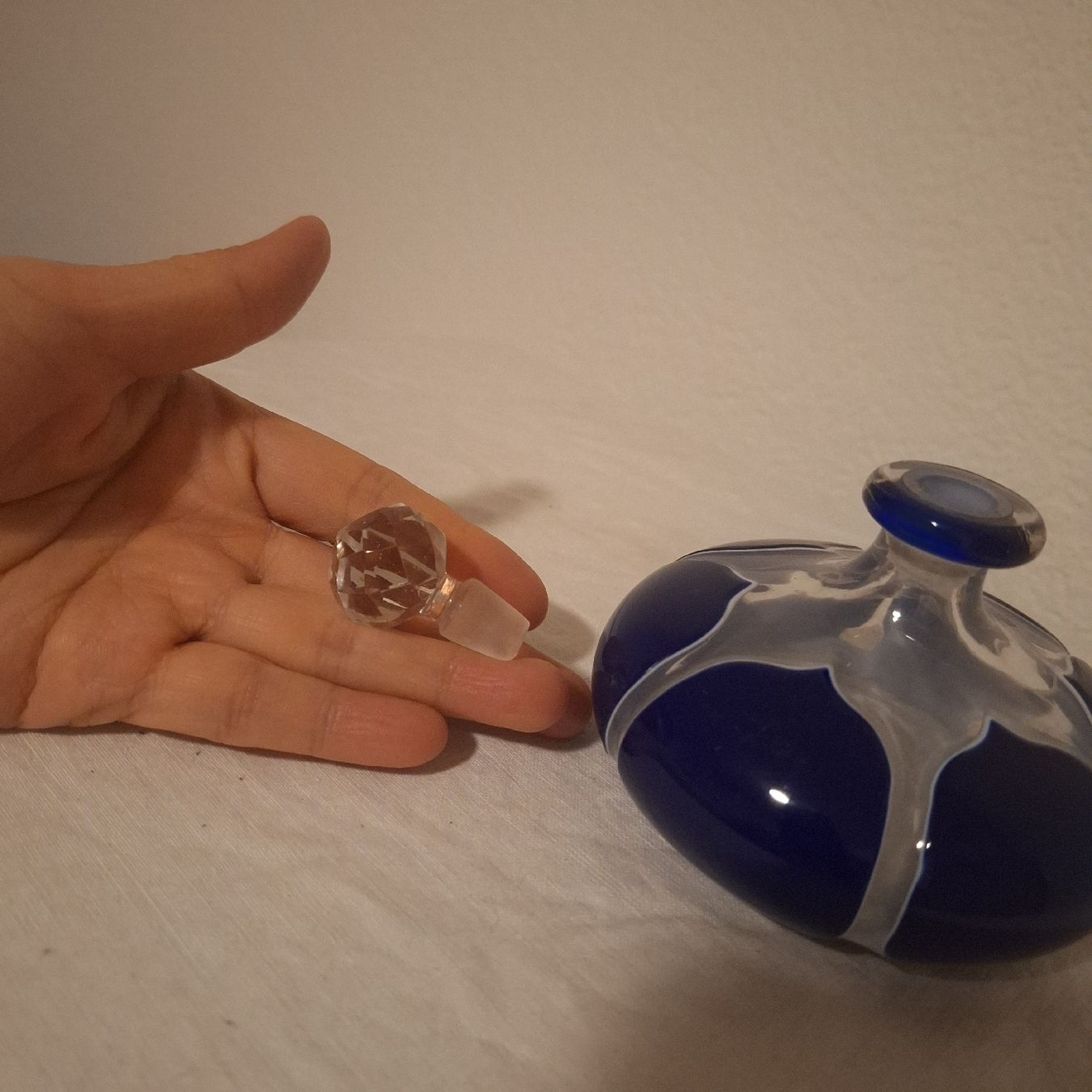 Flaconi: Versand möglich.  Schöner Glas Flakon, Flakon, Parfum – Usato da Winterthur venduto da Goldpipau 2