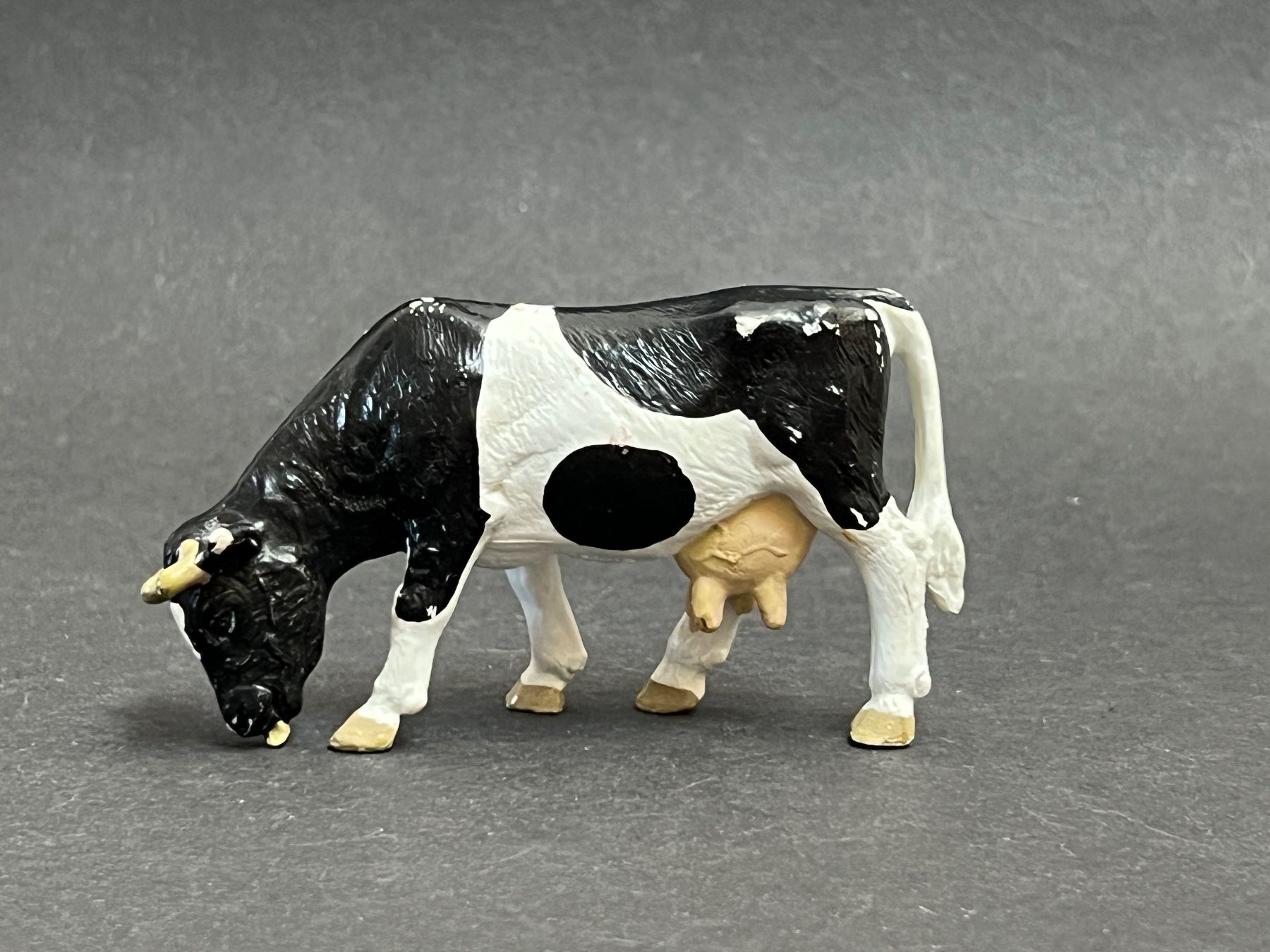 Schleich Statuette: Schleich Kuh 13207 grasend – Usato da Ennetbaden venduto da mapa05