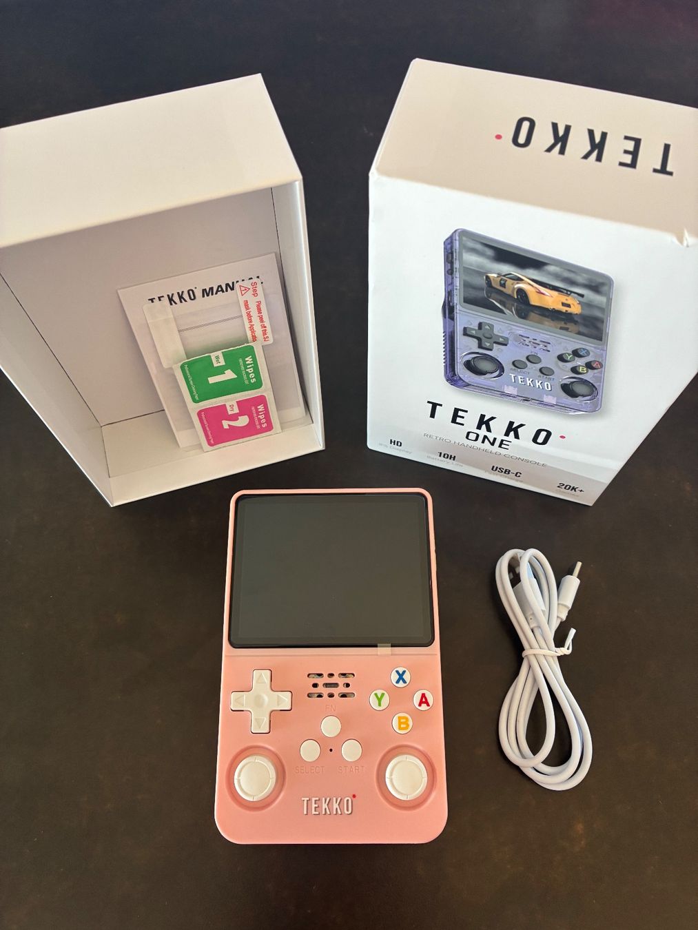 Console: Tekko One - Retro Handheld Console, Rosa, Neuwertig – Nuovo e nell'imballaggio originale da St. Gallen venduto da DolinDalton 1