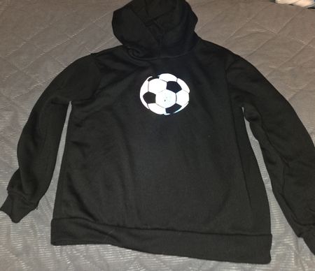 Schwarzer Kapuzenpullover mit Fussball Motiv, Grösse 140