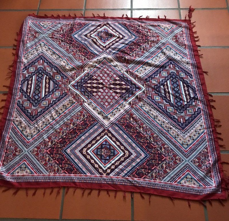 Foulard & Sciarpe: Schal/Tuch Quadrat – Usato da Ottikon venduto da mindfuel