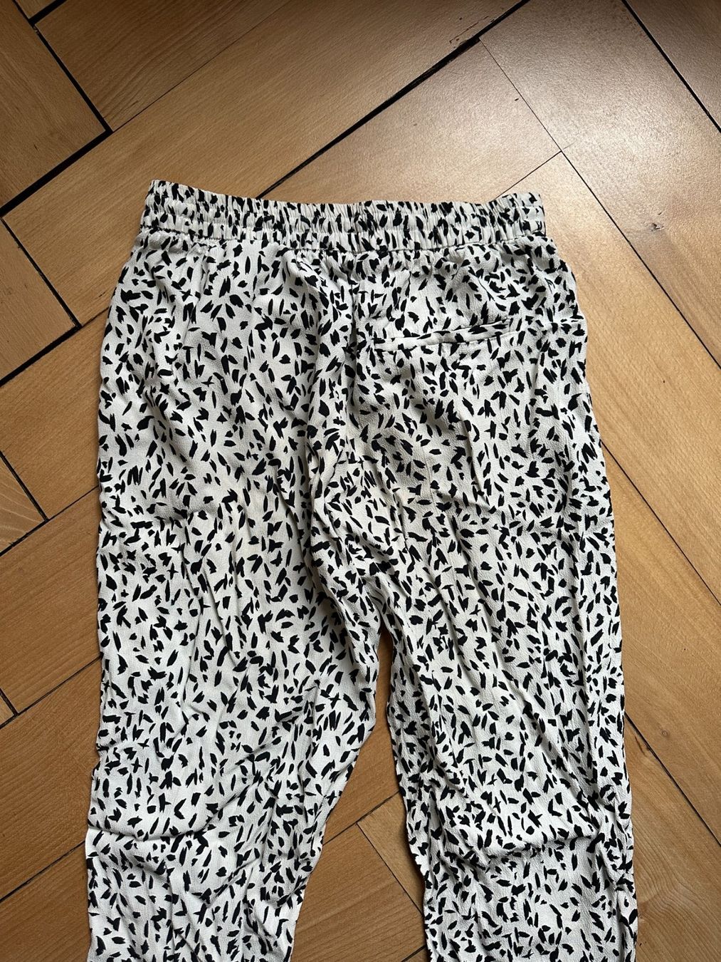 Zara Hosen: ZARA - Hose weiss-schwarz gemustert S – Gebraucht aus Zürich von Diazaio 2