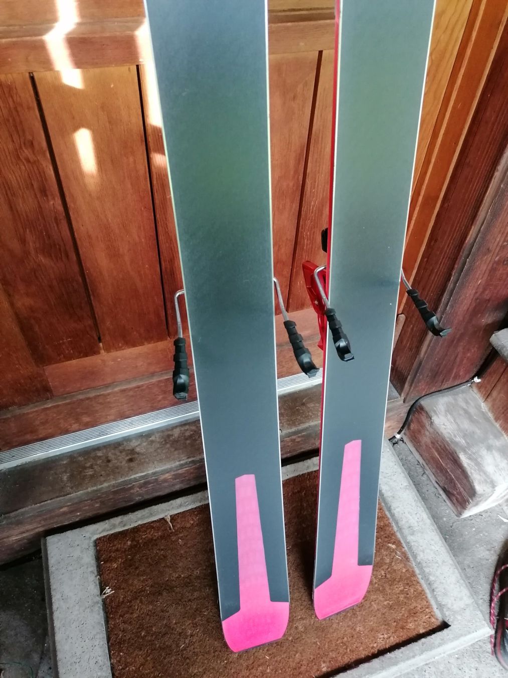 Atomic Skis: Ski inkl. Bindung – Gebraucht aus Spiez von LizzWyzz 4