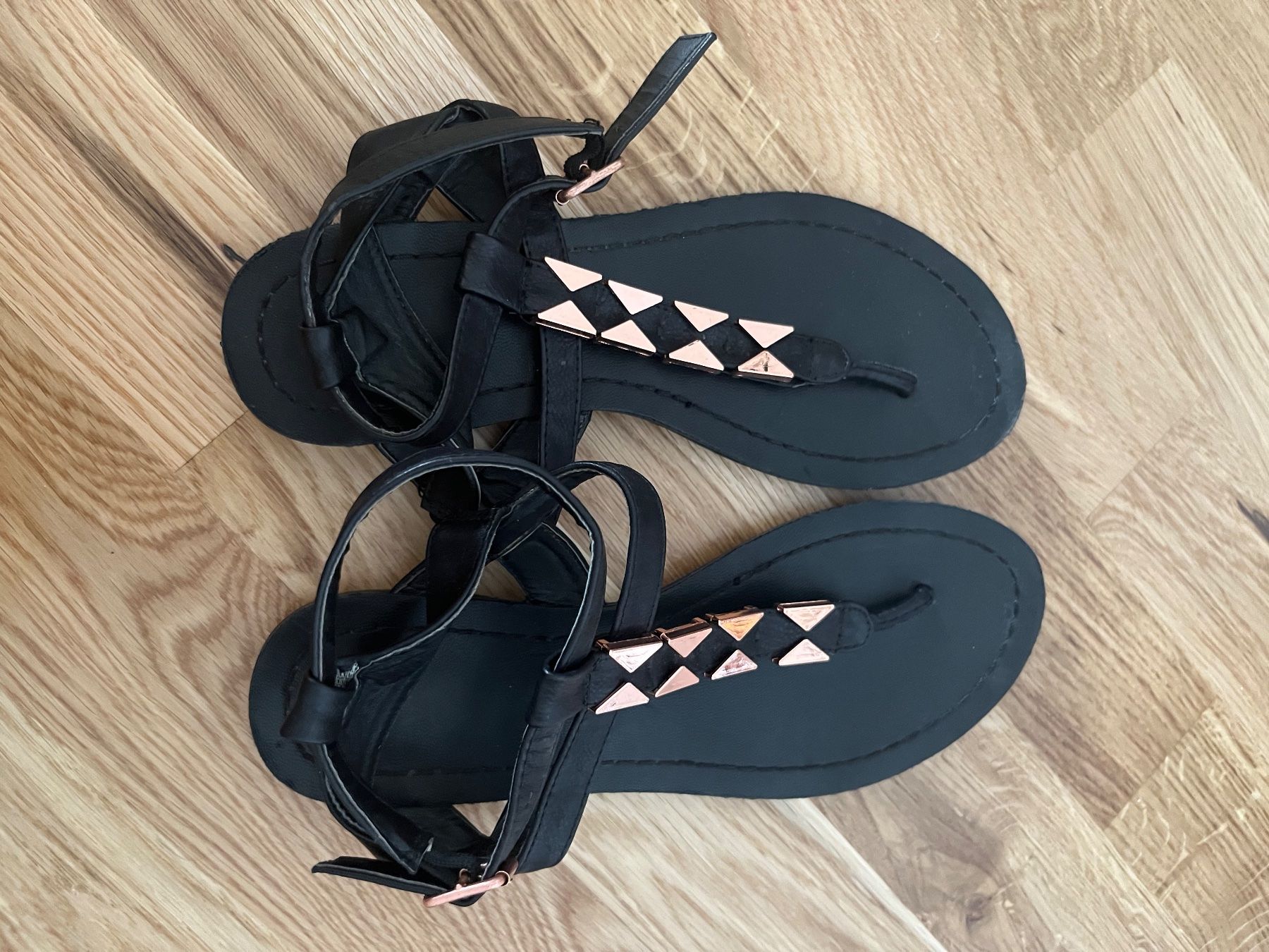 Damenschuhe: Flache Sandalen für Damen – Gebraucht aus Zürich von Dita06 1