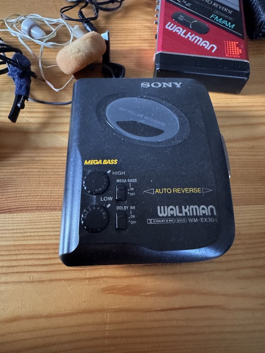 Lot de deux lecteurs cassettes Sony Walkman WM-F102 et WM-EX (Gebraucht ...