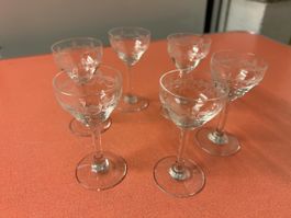 6 Antike Schnapsgläser mit filigranem Muster, Biedermeier.