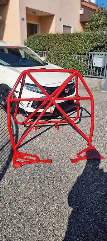 Tutte le macchine: rollbar type r fk8 – Usato da Morbio inferiore venduto da Scavo20