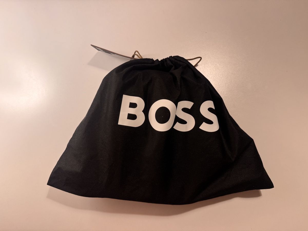Hugo Boss Borse: Sacoche BOSS noir excellent état – Nuovo e nell'imballaggio originale da Epesses venduto da moh_k8bj 1