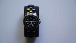Chanel Uhr J12 H0682 33mm, Originalbox, neue Batterie