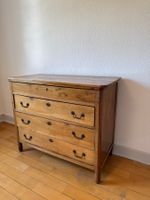 Très jolie commode rustique 19ème, noyer massif