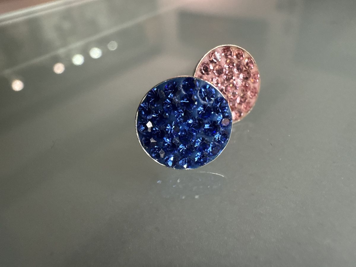 Ohrringe & -stecker: Funkelnde Ohrstecker: Blau und Rosa – Gebraucht aus Weiningen ZH von -Adenin- 1