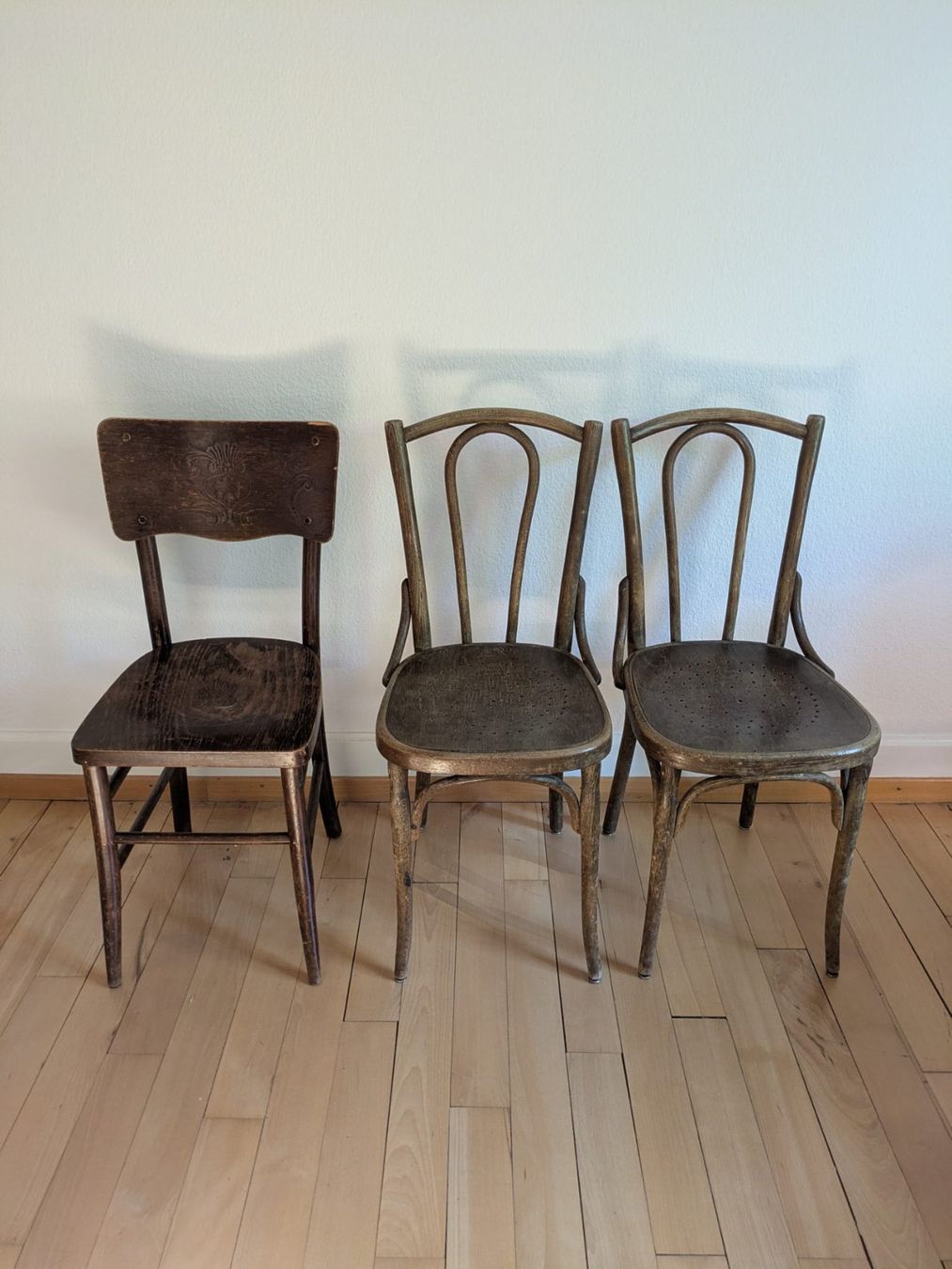 Chaises: Drei Holzstühle – D'occasion à Zürich par mat_sgx8