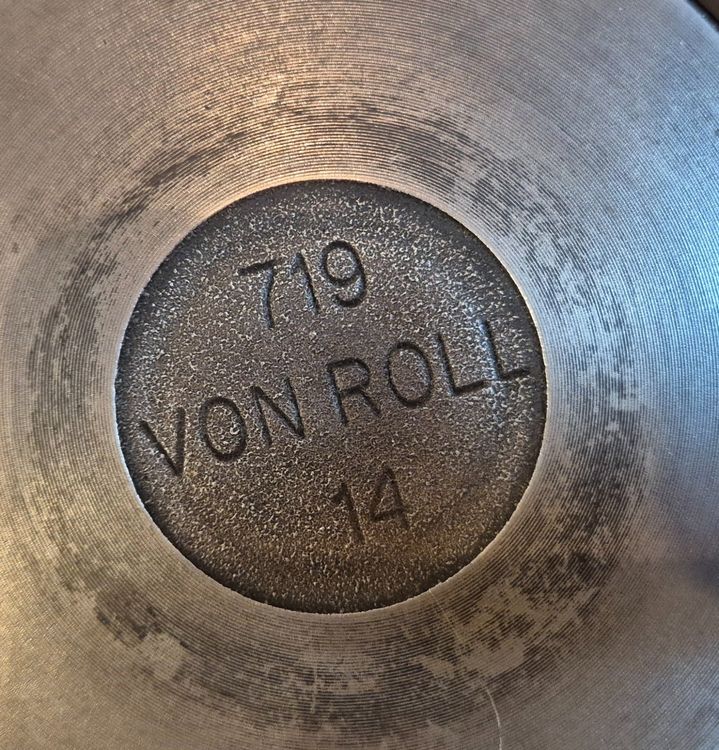 VON ROLL Fondue Caquelon schwarz gelb Gusseisen 22 cm DM (Gebraucht) in