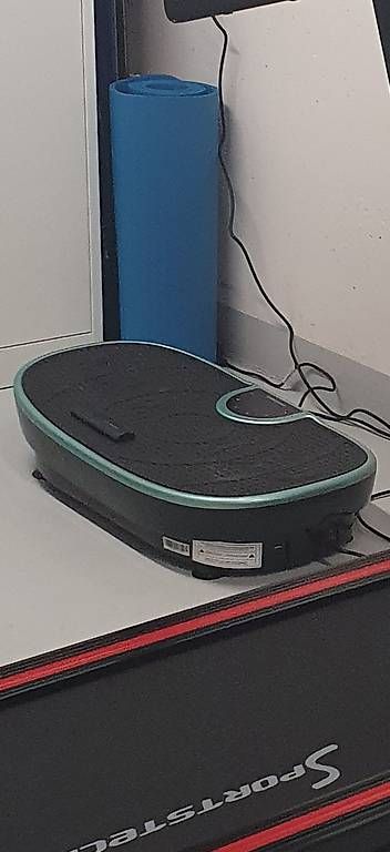 Hometrainer: Sportstech Vibrationsplatte VP250 Türkis – Gebraucht aus Zürich von Michele29 1