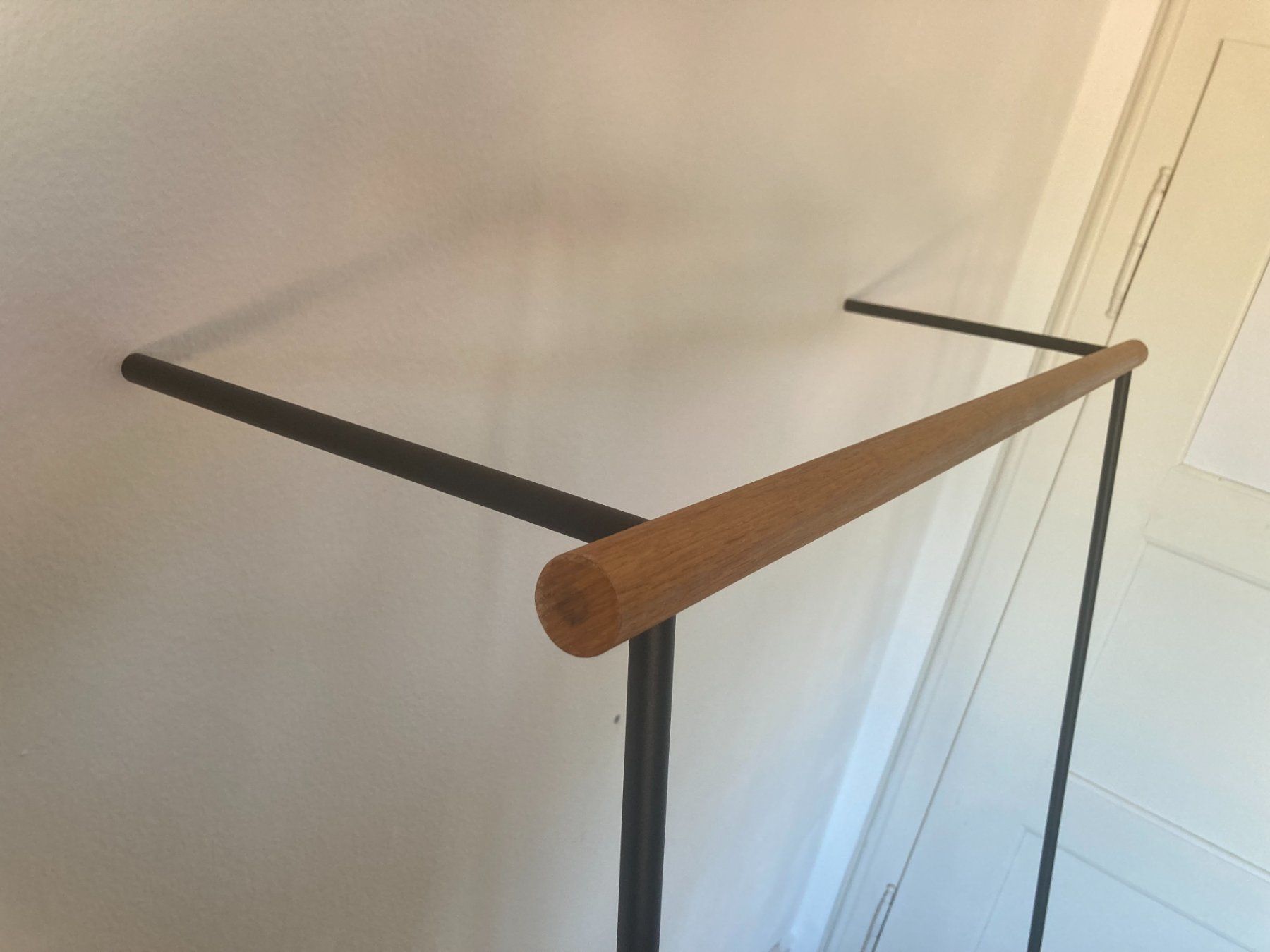 Garderobe: Kleiderstange Eiche schwarz – Gebraucht aus Zürich von ju_wy 1