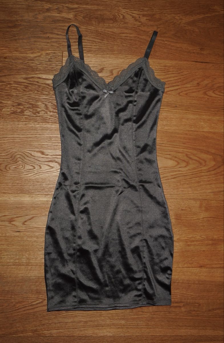 H&M Kleider: Satin Mini Dress – Neu (gemäss Beschreibung) aus Bern von xen_f5tl 9