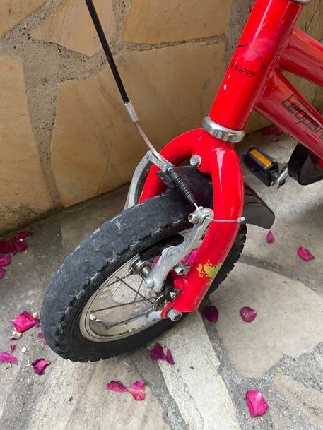 Leopard Biciclette: Leopard Kindervelo 12.5 Zoll rot in Top Zustand – Usato da Bergdietikon venduto da antovale 1