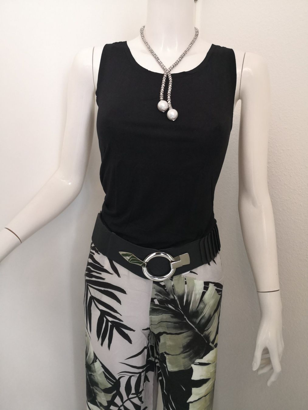 Top: 🤩NULU TOP SCHWARZ – Nuovo (secondo la descrizione) da Olten venduto da Naja-Twins-Twins 1