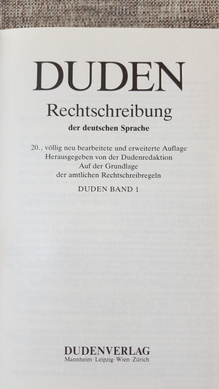 Bücher: DUDEN deutsche Rechtschreibung  - 20. Auflage – Gebraucht aus Luzern von ANG3 3