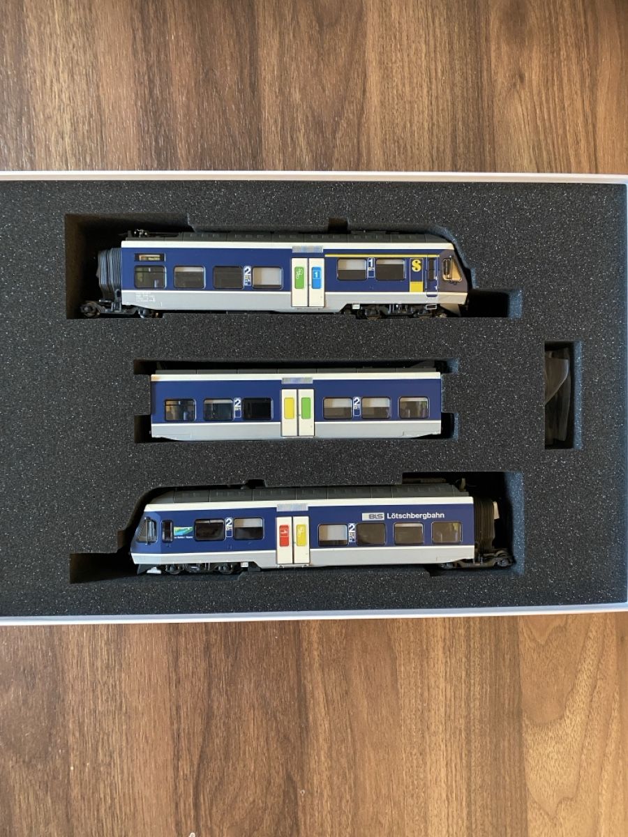LS Models Modellini di ferrovie: BLS RABe 525 NINA 3teilig V AC – Nuovo e nell'imballaggio originale da Grandvillard venduto da jo-1991 1