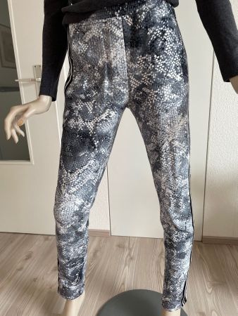 Marc Cain Jogginghose m. Galonstreifen Gr. 36/38 neuwertig