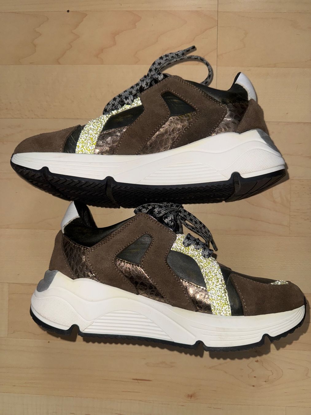 Chaussures femmes: Robbin’s Sneacker Echtes Leder gr.37 – D'occasion à Buchrain par nat_pl5p 5