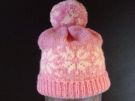 Warme, weiche Wintermuetze, handgestrickt, Rosa/Weiss.