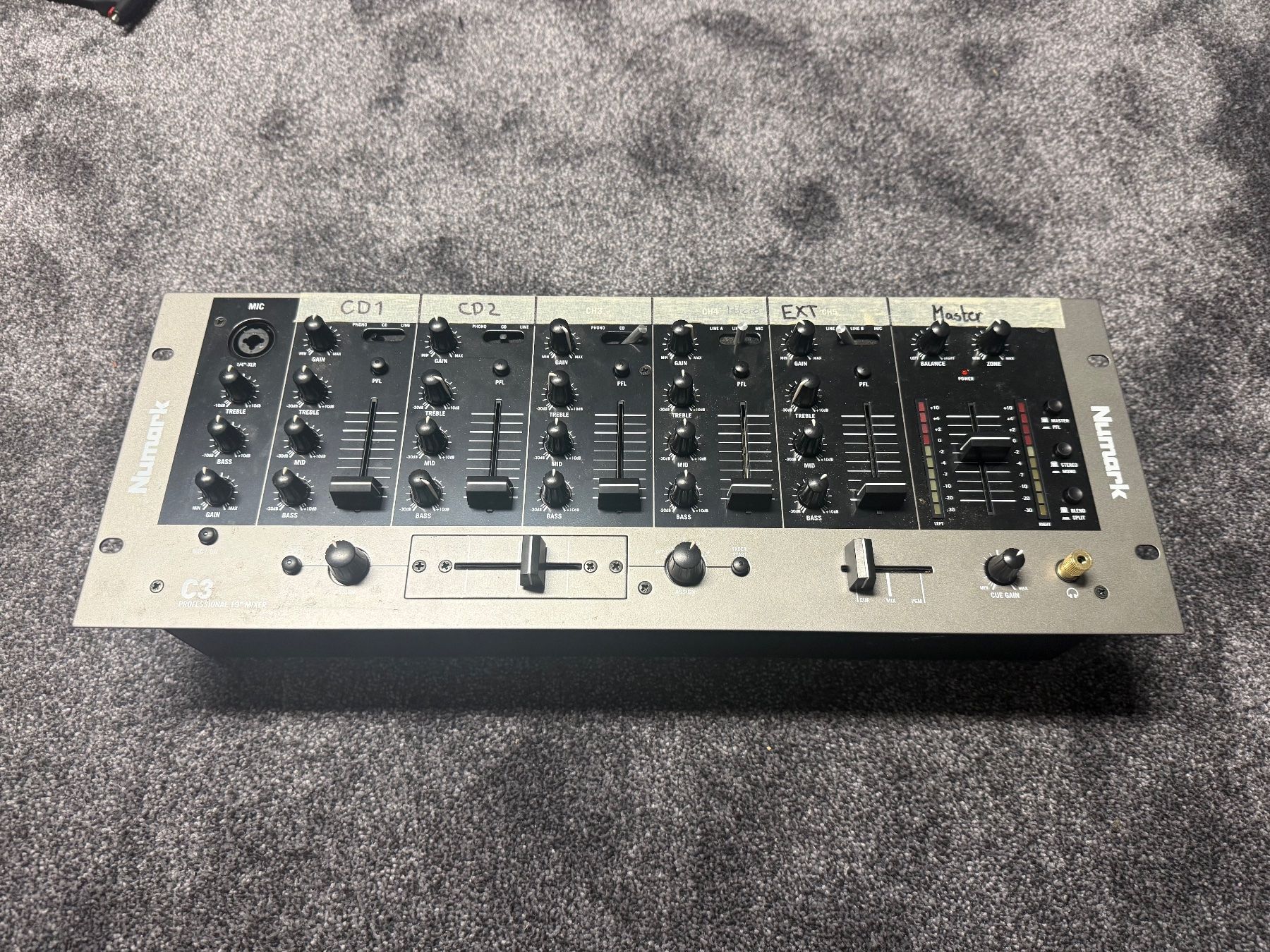 CDs: Numark CDN35 Doppel CD Player im Case - inkl. Mischpult – Gebraucht aus Gossau SG von zitaka 2