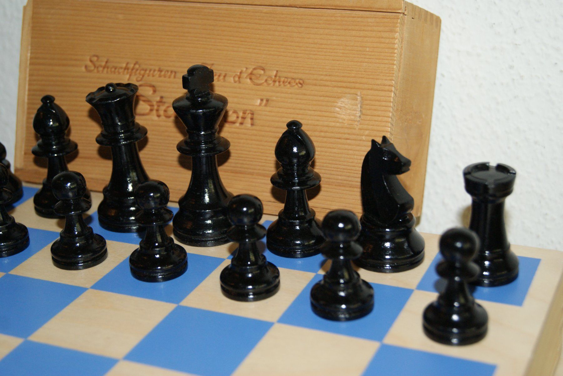 Giochi: Schachbrett-Box mit Staunton Figuren / Plus – Usato da Zürich venduto da Widi1 3