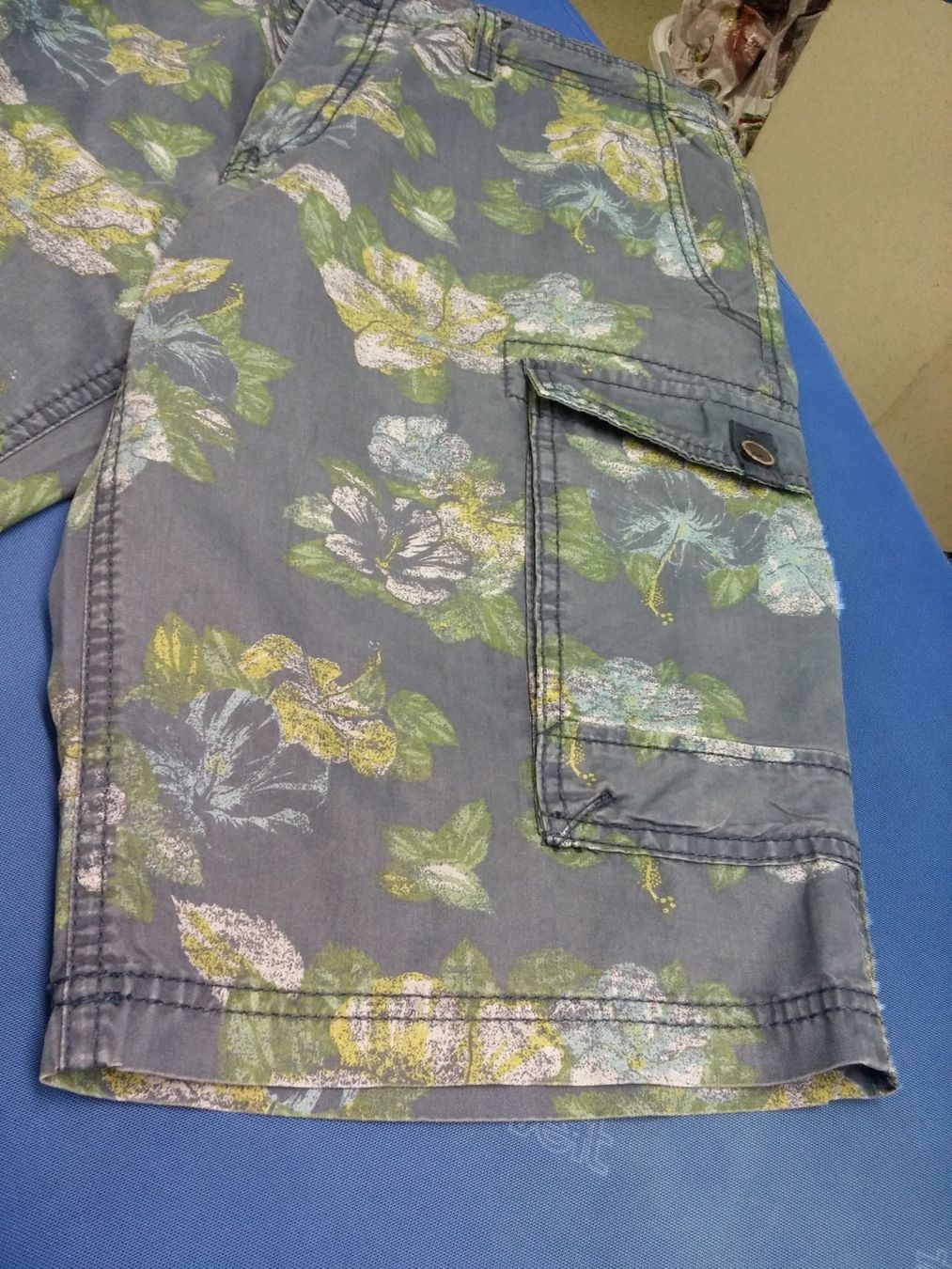 Esprit Pantaloni: ESPRIT Herren Shorts Gr 31 – Usato da Langnau am Albis venduto da Judithsebi 3