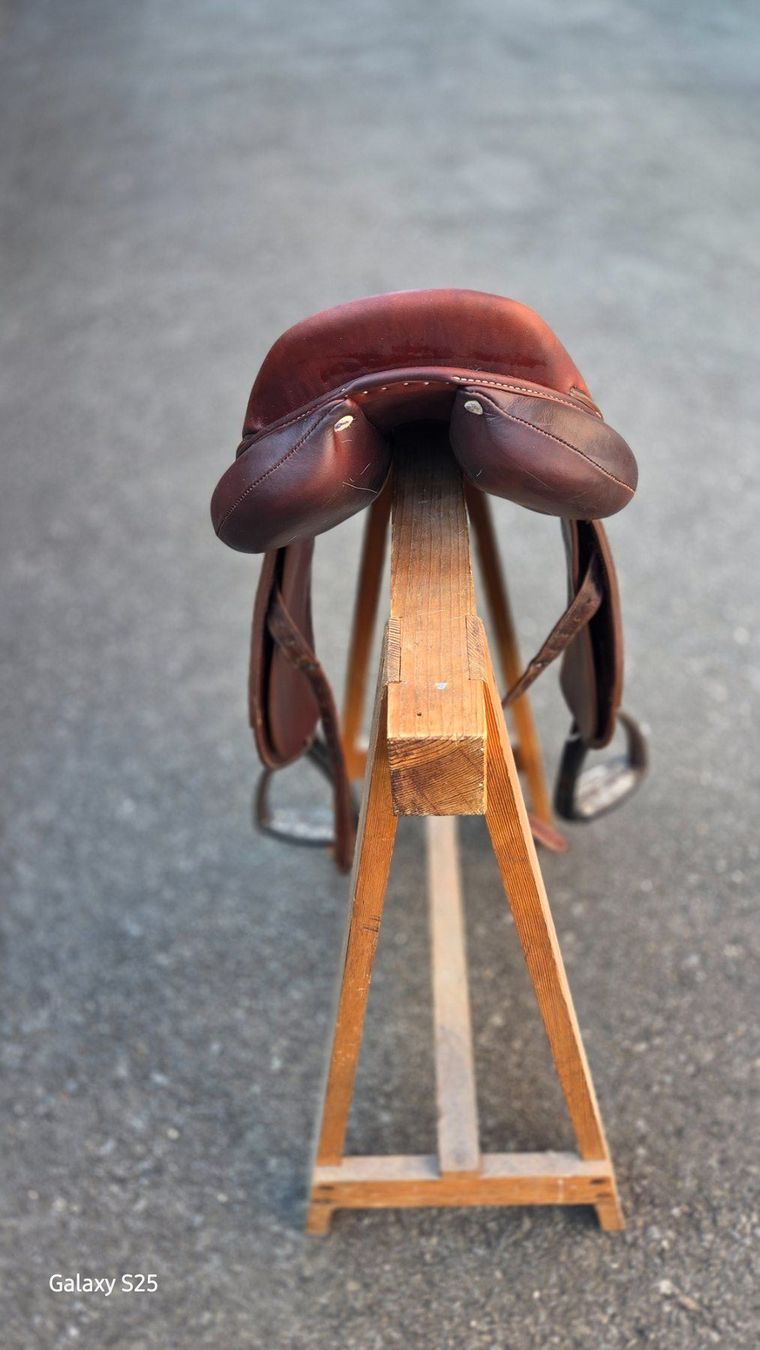Selles, accessoires: Selle d'équitation Antares – D'occasion à Cossonay-Ville par Bernard59