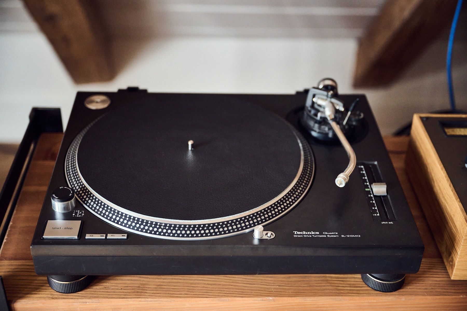 Technics Plattenspieler: 2 x Technics SL-1210 MK2 in Top-Zustand – Gebraucht aus Zürich von neon_studio_zuerich 1