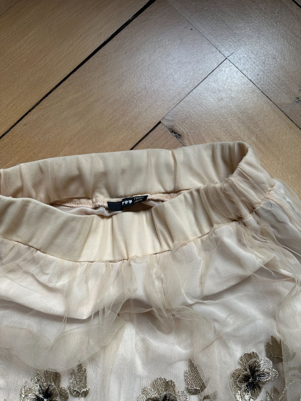 Jupes: TFNC - Chiffonrock beige mit Blumen XS – D'occasion à Zürich par Diazaio 2
