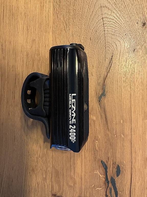 Pezzi di ricambio: Velolampe Lezyne 2400+ – Usato da Kollbrunn venduto da Hochi5
